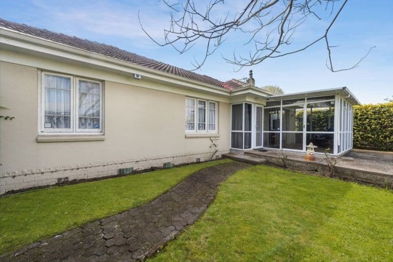 Charming Three‑Bedroom Home with Excellent Garaging